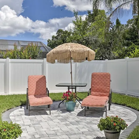 Relaxing Tampa Abode With Screened Lanai And Pool